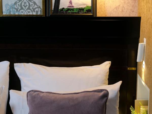 Hotel de Neuville Arc de Triomphe : photo 3 de la chambre chambre lits jumeaux classique