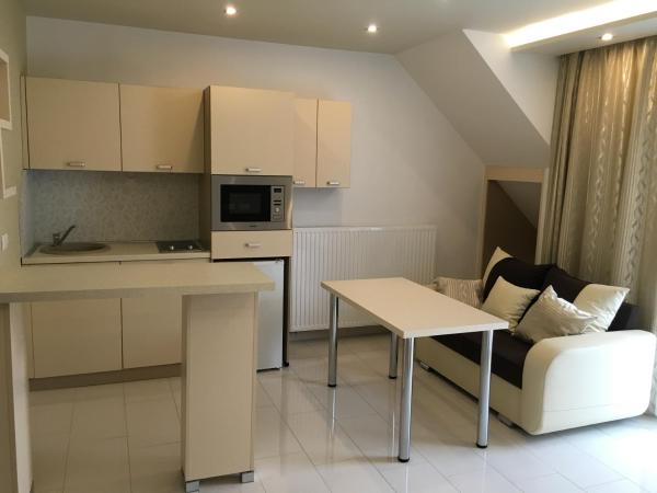 Mosoly Szallashely : photo 6 de la chambre suite lit queen-size avec baignoire spa