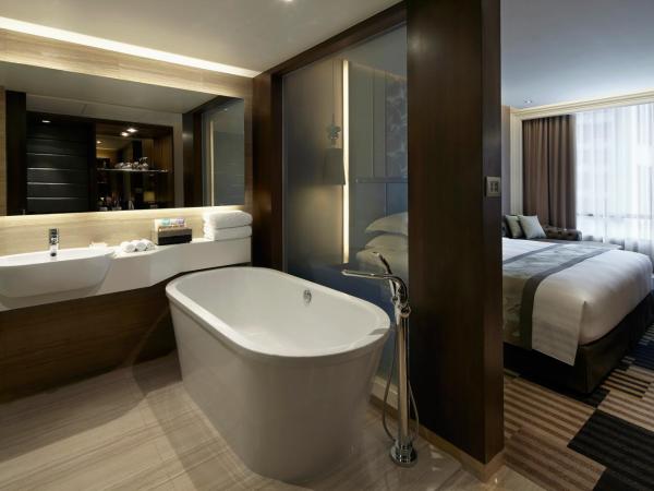 The Landmark Bangkok - SHA Extra Plus : photo 8 de la chambre suite familiale