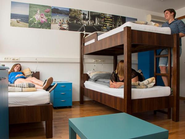 Hostel Bureau : photo 1 de la chambre lit dans dortoir mixte de 6 lits