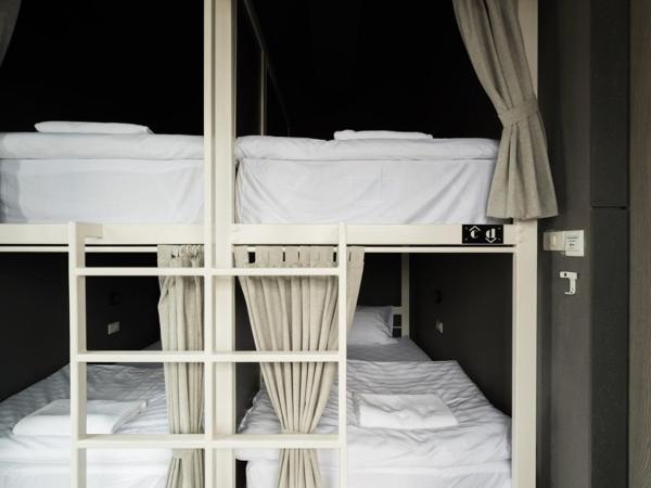 Issara by D Hostel : photo 1 de la chambre lit dans un dortoir de 4 lits