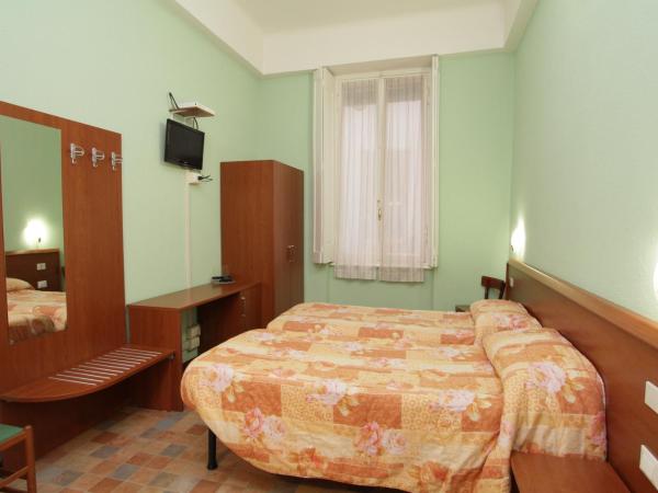 Hotel Barone : photo 9 de la chambre chambre double ou lits jumeaux avec douche