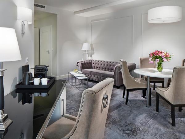 Wyndham Grand Krakow Old Town : photo 2 de la chambre suite lit king-size deluxe avec canapé-lit - non-fumeurs