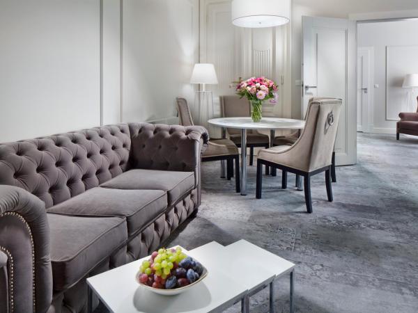 Wyndham Grand Krakow Old Town : photo 3 de la chambre suite lit king-size deluxe avec canapé-lit - non-fumeurs
