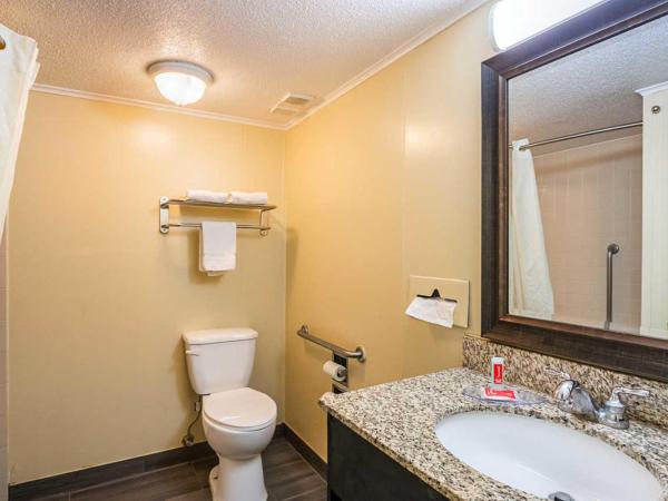 Econo Lodge : photo 9 de la chambre chambre double avec 2 lits doubles - non-fumeurs