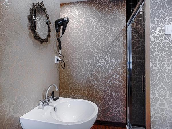 Matejki 8 : photo 2 de la chambre deluxe single room with open bathroom