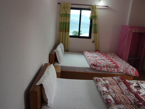 Pokhara Youth Hostel : photo 2 de la chambre chambre double – vue sur lac