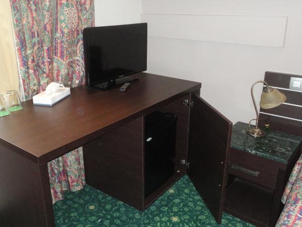 Hotel L'auberge Du Souverain : photo 8 de la chambre chambre triple supérieure