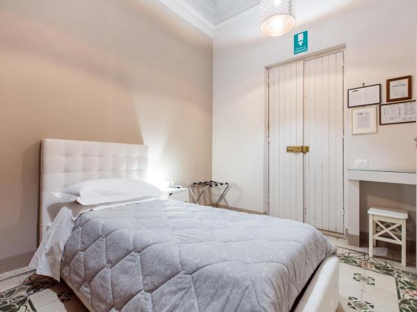 Matera In Vacanza : photo 8 de la chambre chambre triple avec salle de bains privative