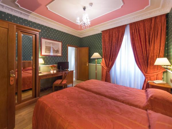 Strozzi Palace Hotel : photo 2 de la chambre chambre lits jumeaux