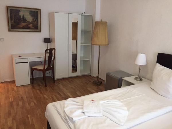 Pension Tempelhof : photo 4 de la chambre chambre double