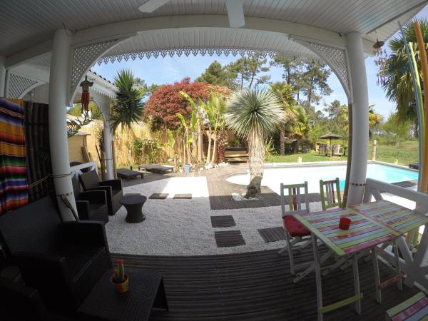 Villa Caraîbes : photo 10 de la chambre chambre quadruple avec salle de bains commune