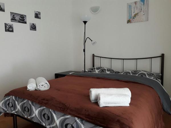 Sfiggos 54 Guest House : photo 2 de la chambre chambre double avec balcon