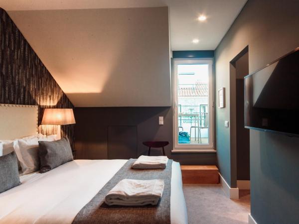 Dear Lisbon - Gallery House : photo 4 de la chambre chambre double ou lits jumeaux mansardée avec terrasse