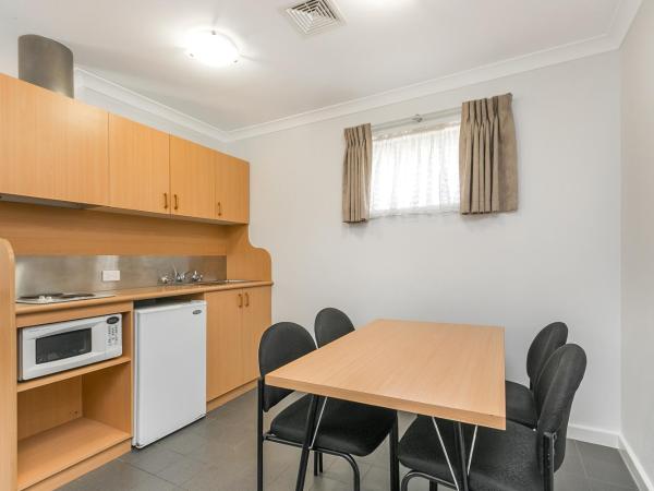 Flag Motor Lodge : photo 6 de la chambre superior studio with balcony or garden patio