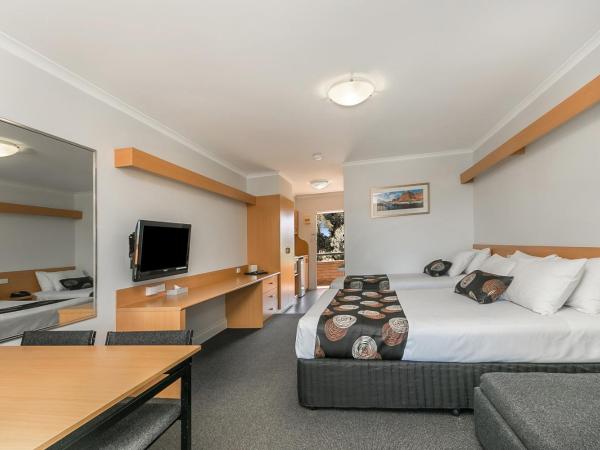 Flag Motor Lodge : photo 2 de la chambre superior studio with balcony or garden patio