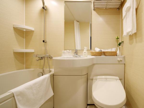 Red Roof Inn & Suites Osaka Namba Nipponbashi : photo 8 de la chambre standard double room with unit bath