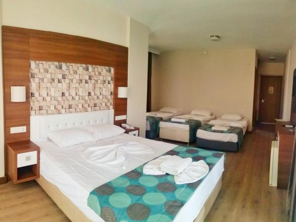 Comfort Ada Class Hotel : photo 2 de la chambre chambre familiale (2 adultes et 2 enfants)