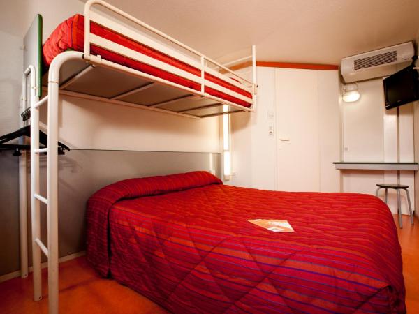Première Classe Tarbes - Bastillac : photo 1 de la chambre chambre triple (1 lit double et 1 lit simple)