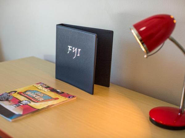 Melton Hotel Auburn : photo 7 de la chambre economy family room with shared bathroom