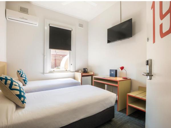 Melton Hotel Auburn : photo 5 de la chambre economy twin room with shared bathroom