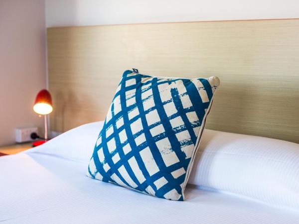 Melton Hotel Auburn : photo 6 de la chambre economy family room with shared bathroom