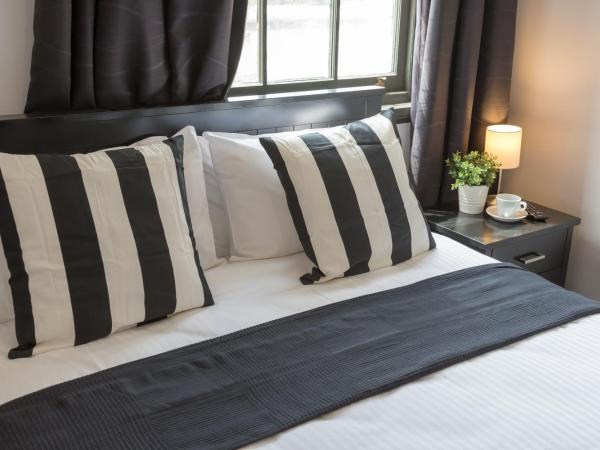 Royal Hotel Ryde : photo 1 de la chambre chambre familiale avec salle de bains commune