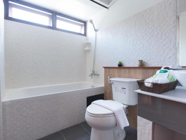 The Old City Wall Inn : photo 1 de la chambre chambre double deluxe avec balcon