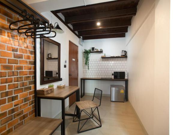 The Old City Wall Inn : photo 2 de la chambre chambre double deluxe avec balcon