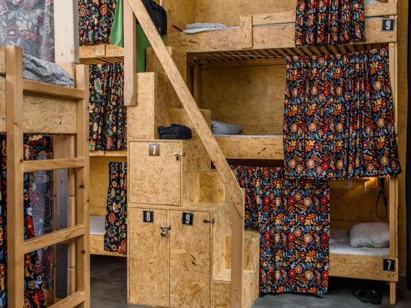 Stay Swanky Hostel : photo 1 de la chambre lit superposé dans dortoir de 11 lits