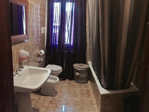 CAMINHOUSE : photo 6 de la chambre chambre double standard avec salle de bains commune