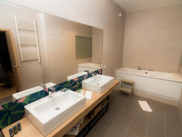 Hotel Academia : photo 8 de la chambre suite junior avec terrasse