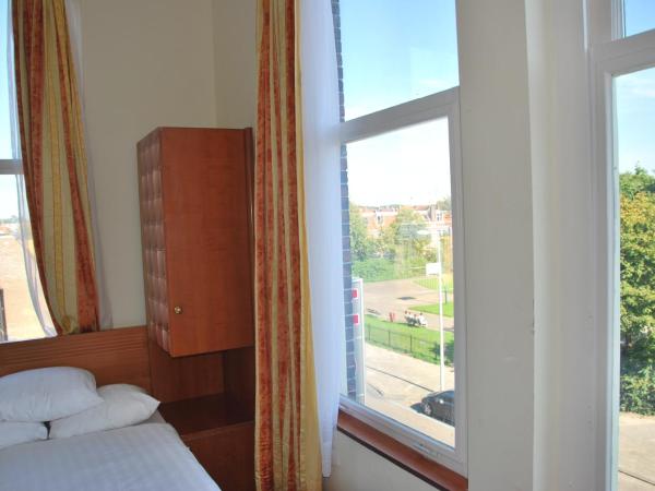 Hotel Isis : photo 8 de la chambre chambre lits jumeaux