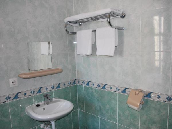 Hotel Isis : photo 6 de la chambre chambre double avec salle de bains privative