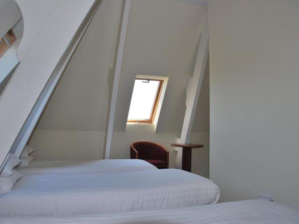 Hotel Isis : photo 7 de la chambre chambre triple avec salle de bains privative