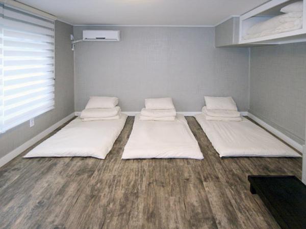 Crib 49 Guesthouse - Foreigner only : photo 5 de la chambre chambre triple