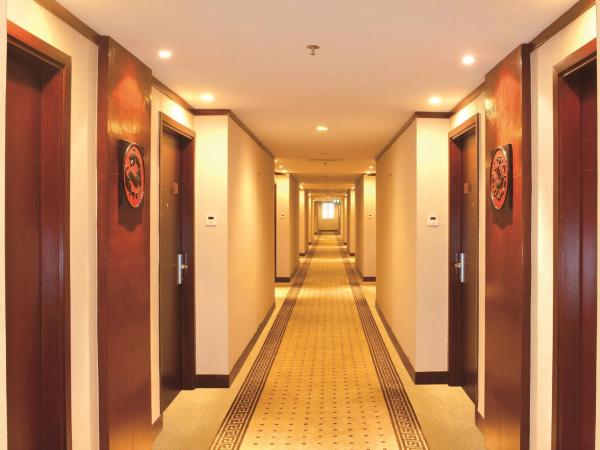 Emperor Hotel : photo 6 de la chambre chambre deluxe double ou lits jumeaux