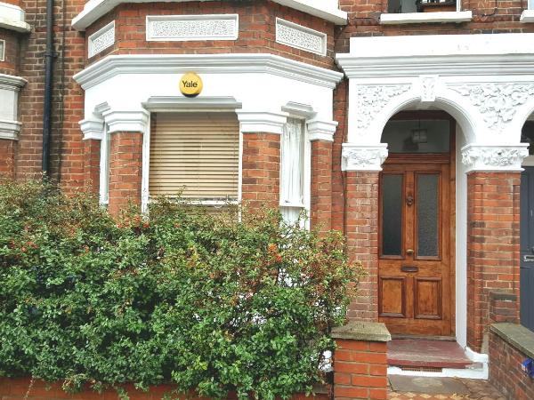 Victorian Superior Property : photo 1 de la chambre chambre double avec salle de bains commune