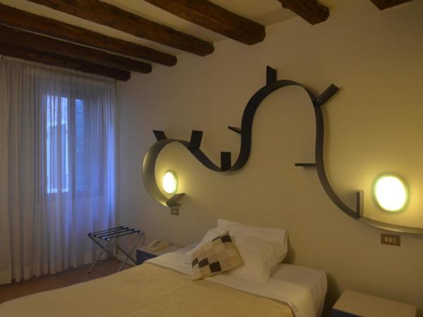 Piccolo Tiepolo : photo 4 de la chambre chambre double avec salle de bains privative