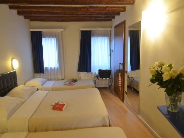 Piccolo Tiepolo : photo 1 de la chambre chambre quadruple avec salle de bains privative