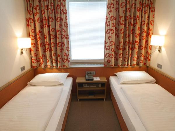 Hotel Hohenstauffen : photo 2 de la chambre chambre lits jumeaux