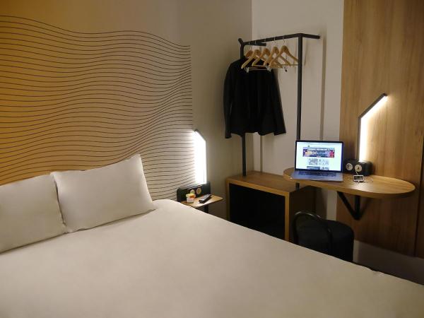 B&B HOTEL Lille Centre Grand Palais : photo 8 de la chambre chambre double