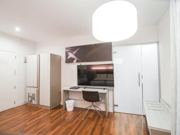 Petit Palace Boqueria Garden : photo 2 de la chambre chambre quadruple