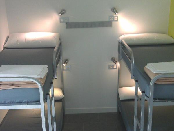 UBA Hostel : photo 4 de la chambre chambre quadruple