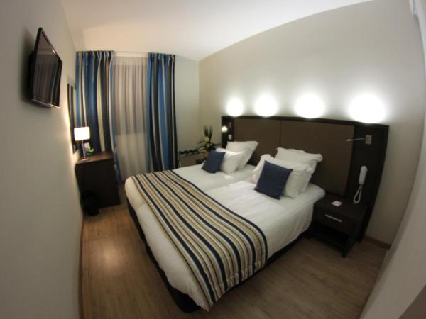 Hôtel Restaurant Splendid Camargue : photo 4 de la chambre chambre double ou lits jumeaux standard - vue sur ville