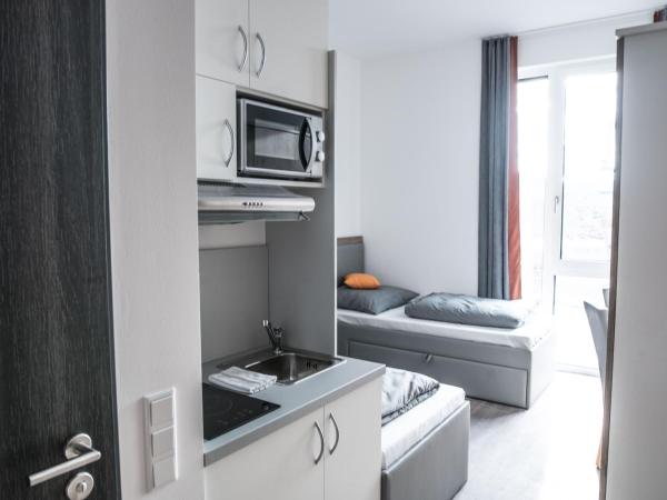 FirstSleep Boardinghouse Griesfeldstrasse München : photo 1 de la chambre appartement avec douche (3 lits)