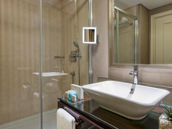 Elite World Istanbul Florya : photo 4 de la chambre chambre de luxe avec lit queen-size