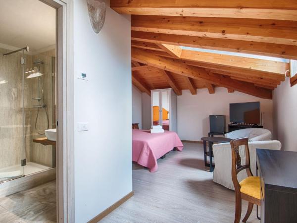 Lady Verona Residence : photo 2 de la chambre chambre double standard mansardée