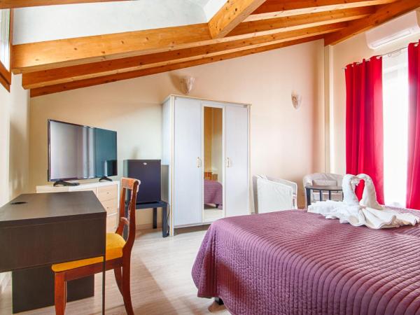 Lady Verona Residence : photo 5 de la chambre chambre double standard mansardée