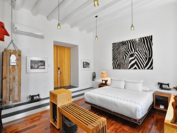 Hotel Los Amantes : photo 6 de la chambre suite lit king-size avec balcon